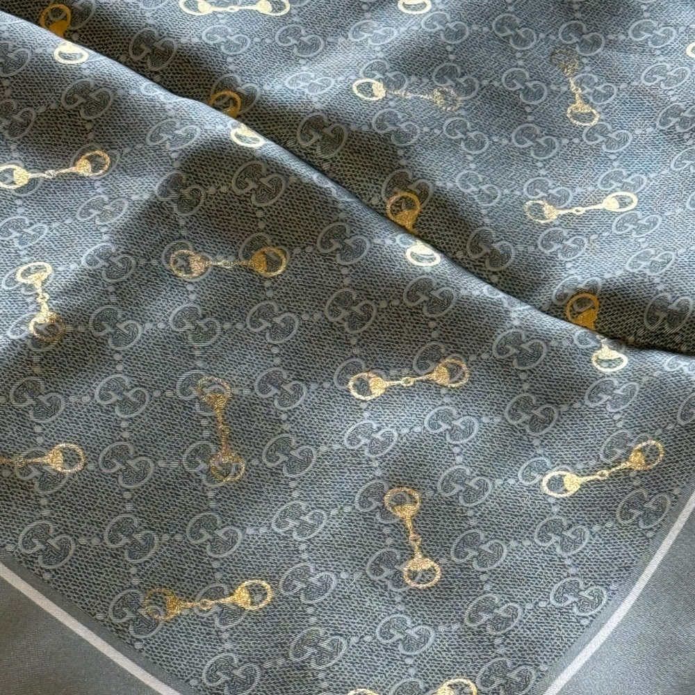 Gucci GG Print with horsebit silk carré, Green and Gold Silk Scarf - Picture 6 of 13